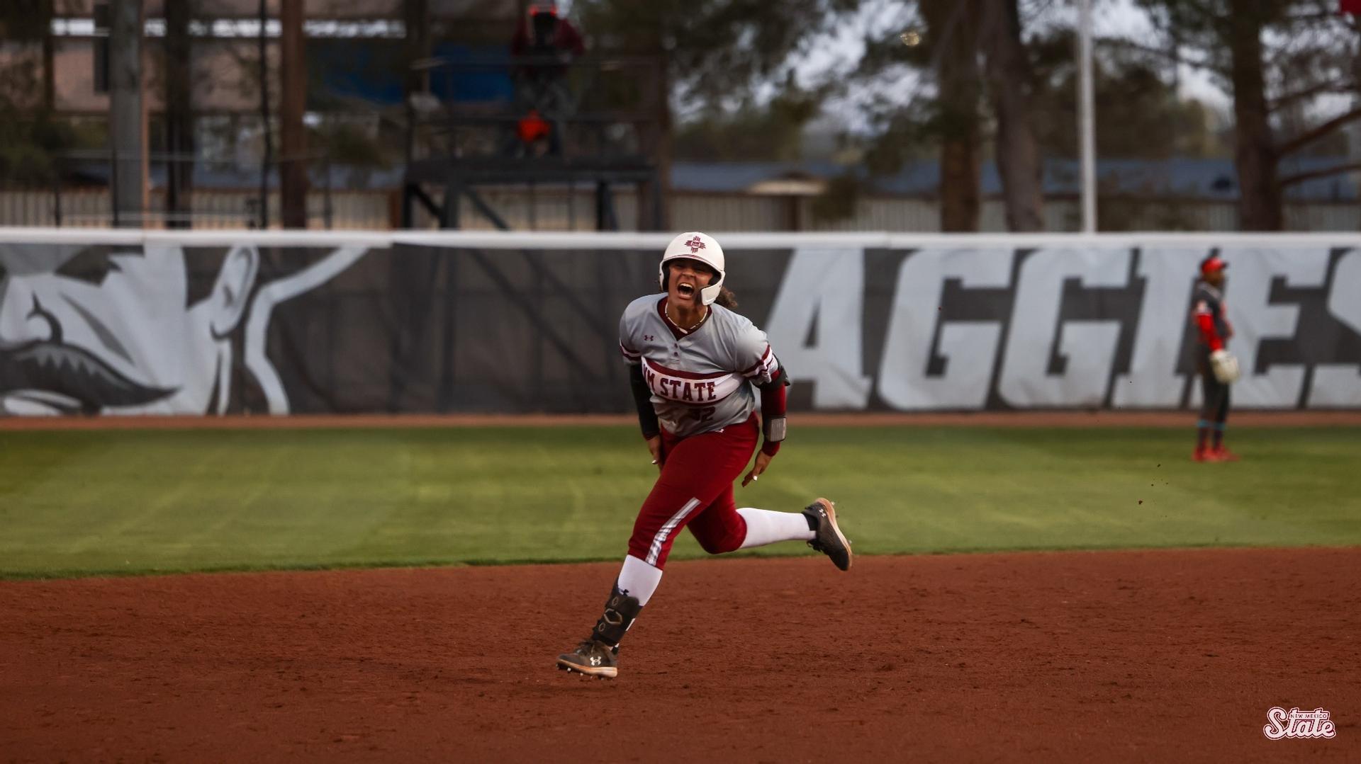 Aggies Softballers Take Two From Visiting Lobos