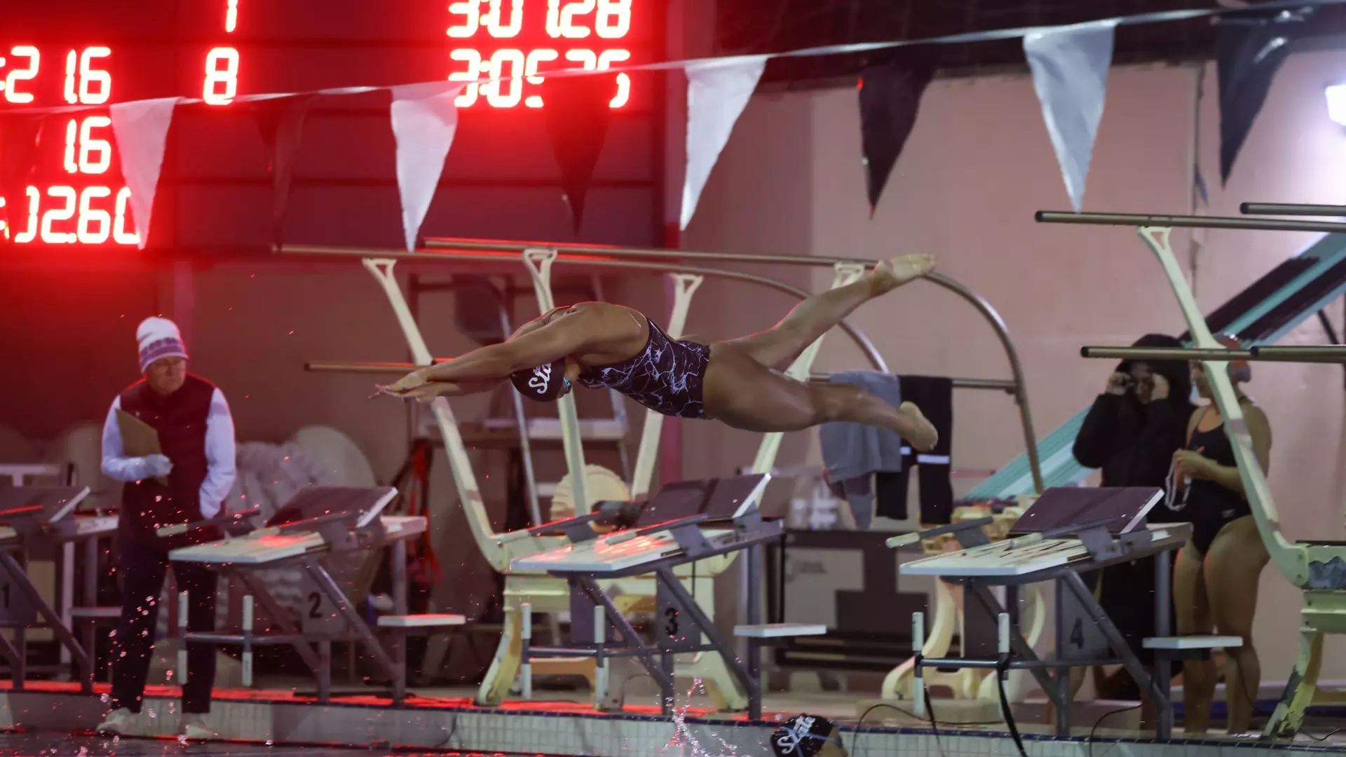 Freshman Dijana Mazumdar Named WAC Swimmer of the Week