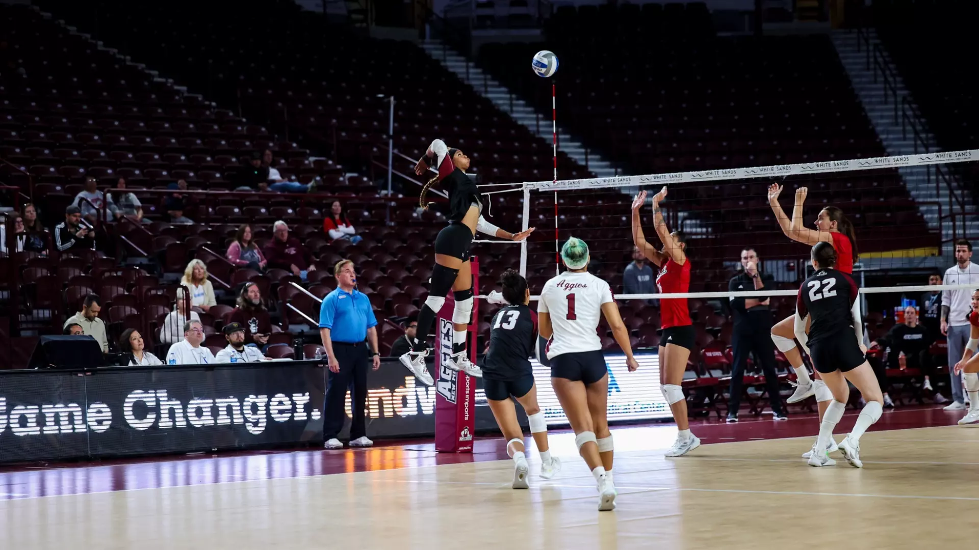 Williams’ 26 Kills Headline Thriller in Regular-Season Finale