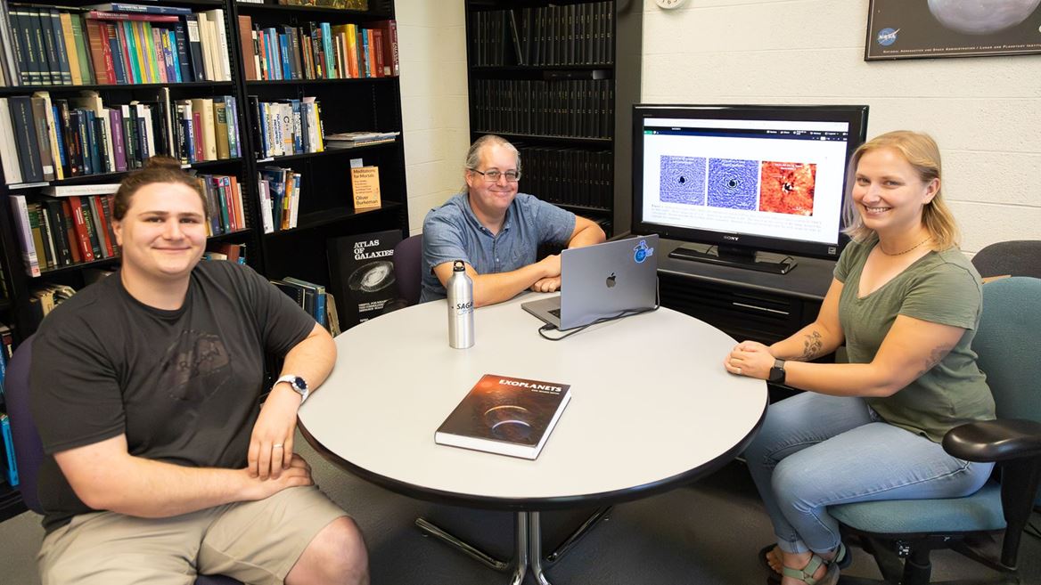 Data Mining: NMSU, Northwestern University astronomers discover new planet in old data