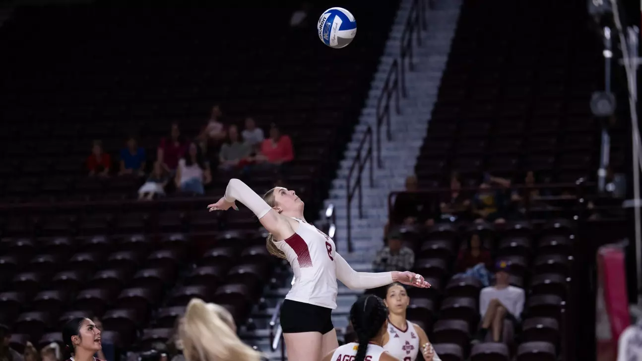 Volleyball: Aggies Push WKU to Five Sets in Series Finale